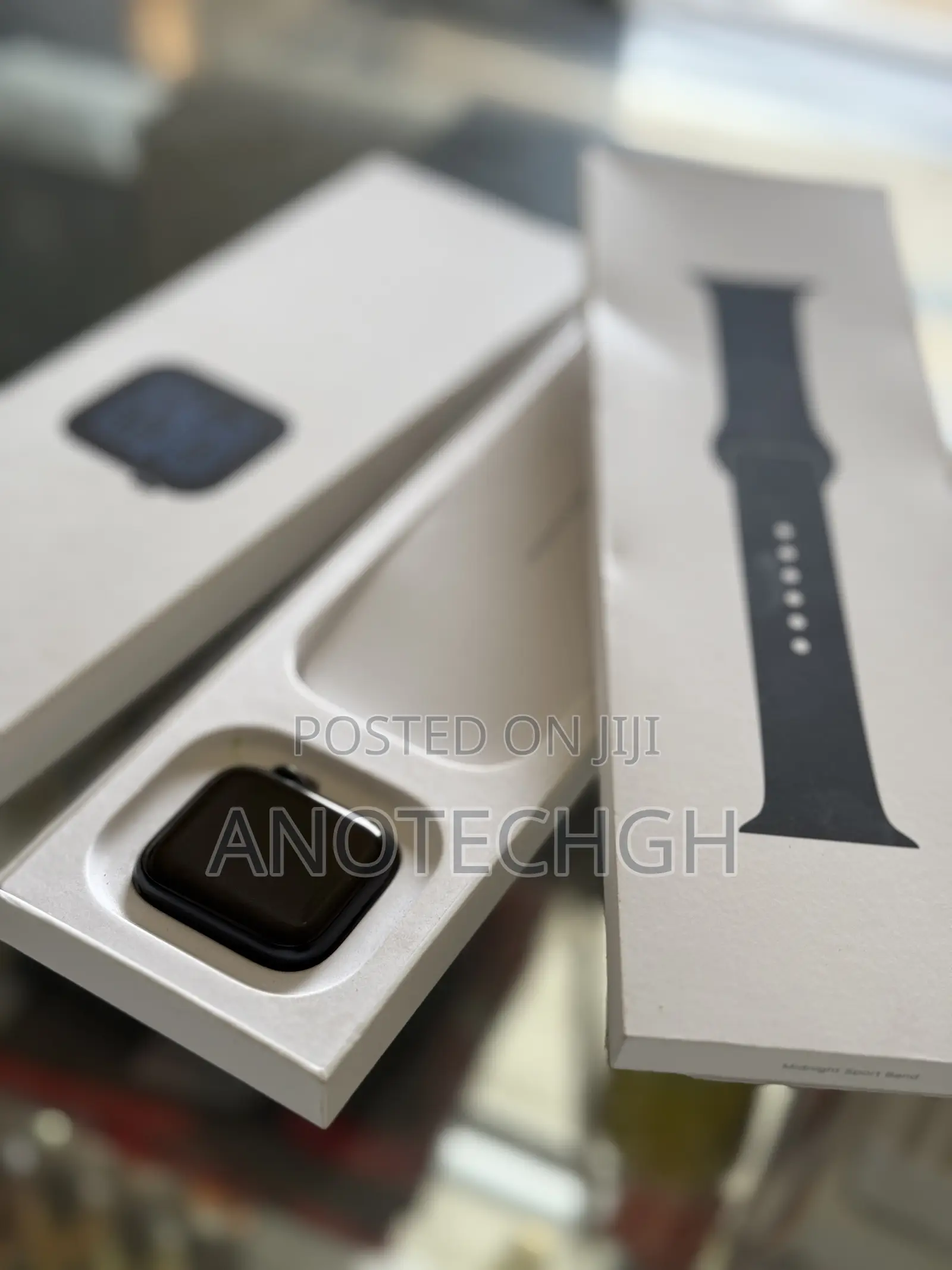 A Week Used Iwatch Se3 40mm. GPS and Lte