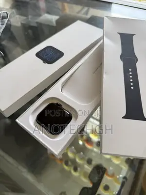 A Week Used Iwatch Se3 40mm. GPS and Lte