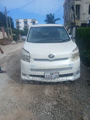Toyota Voxy 2013 White