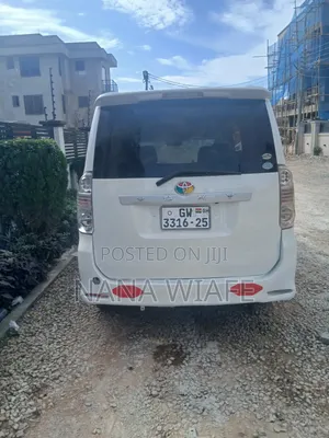 Toyota Voxy 2013 White