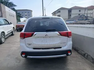 Mitsubishi Outlander 2010 White