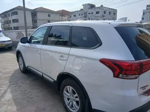 Mitsubishi Outlander 2010 White
