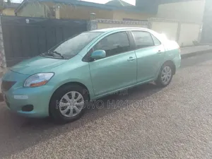 Toyota Yaris Base Sedan 4dr 2010 Green