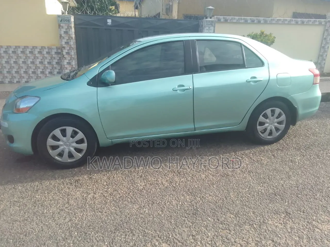 Toyota Yaris Base Sedan 4dr 2010 Green