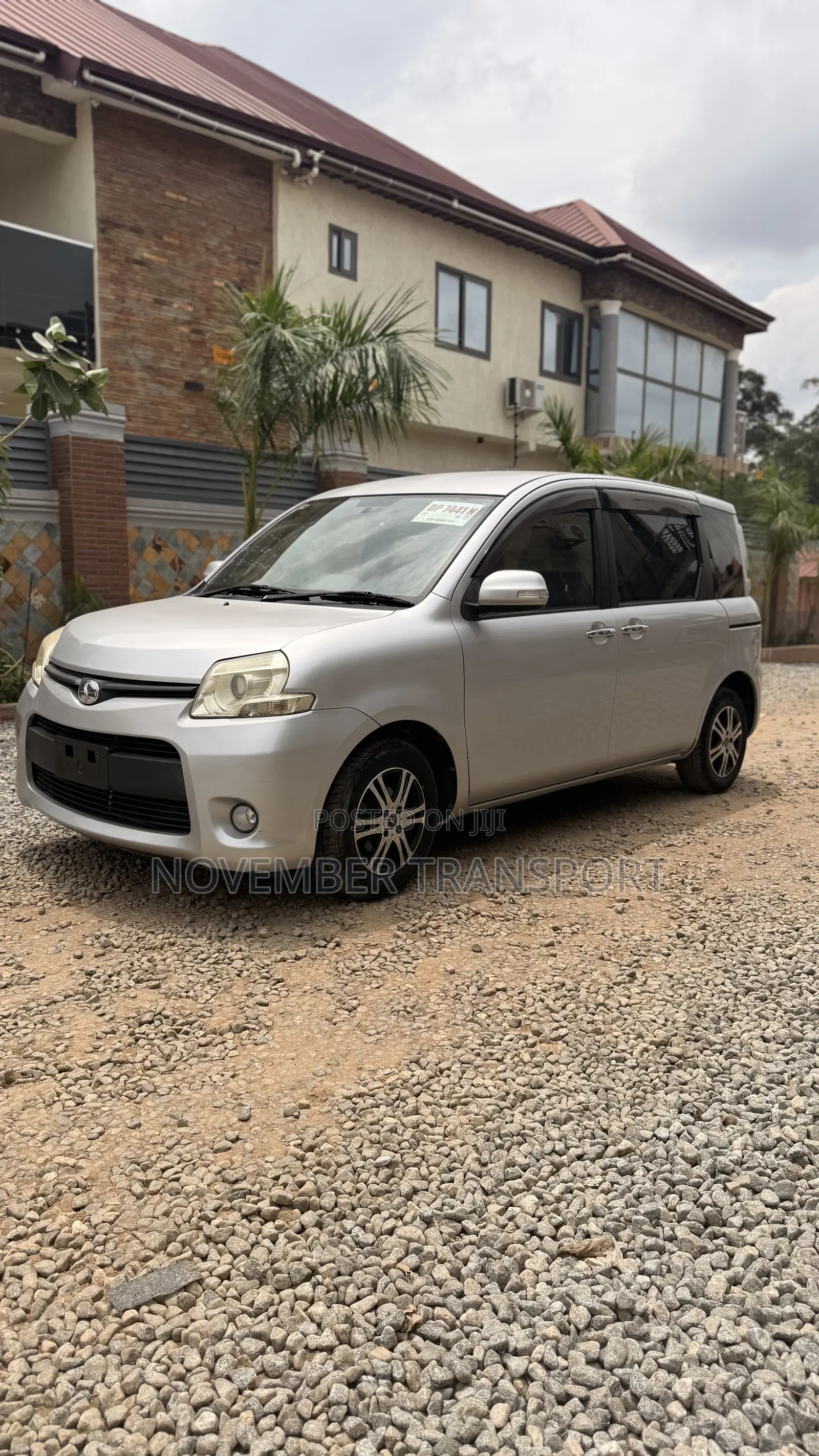 Toyota Sienta 1.5 FWD 2013 Silver