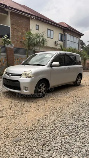 Toyota Sienta 1.5 FWD 2013 Silver