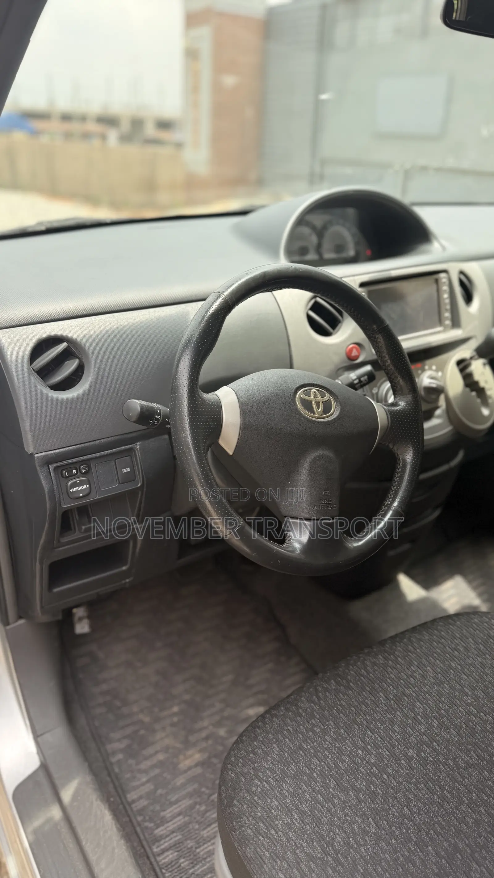 Toyota Sienta 1.5 FWD 2013 Silver
