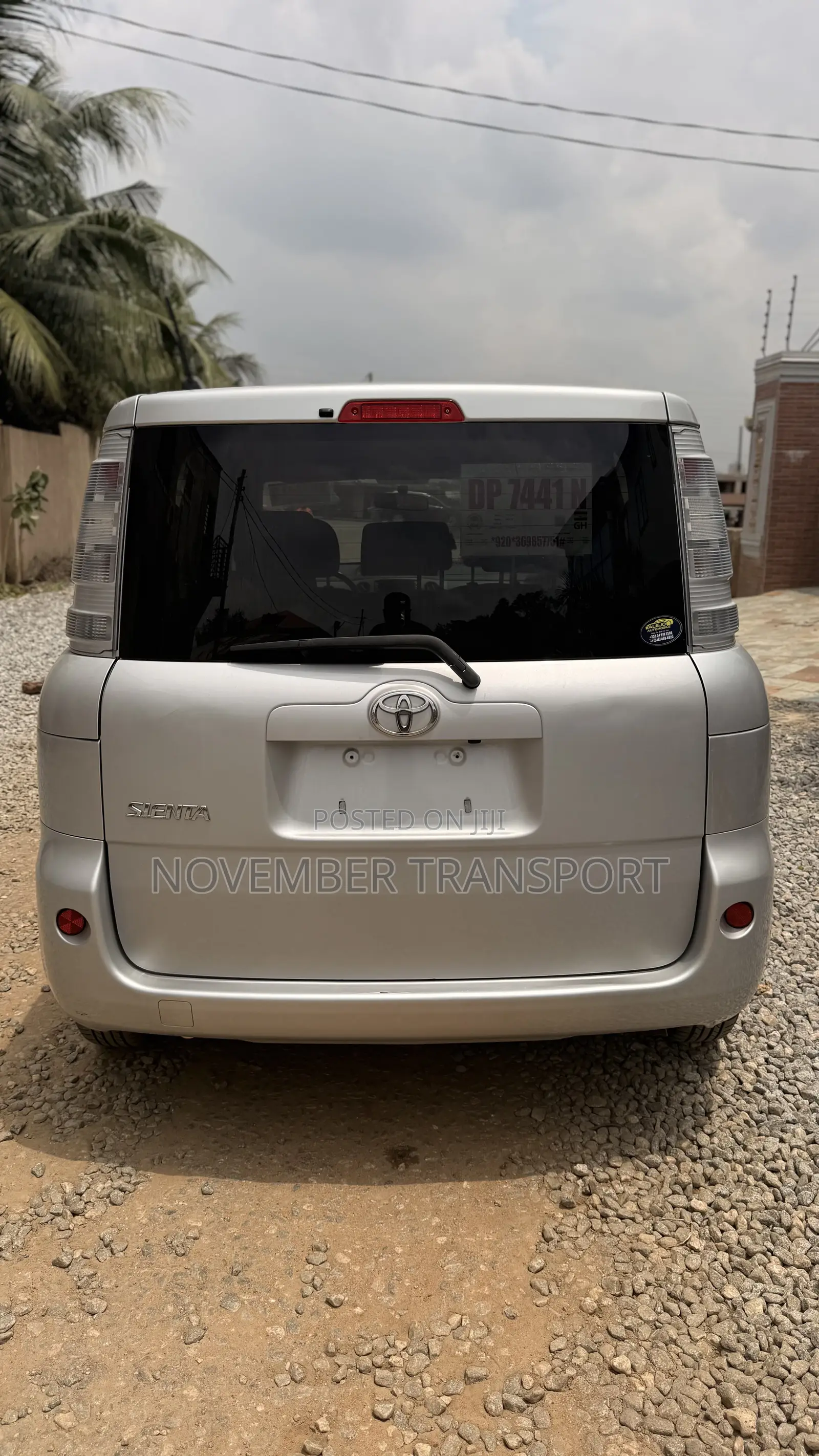 Toyota Sienta 1.5 FWD 2013 Silver
