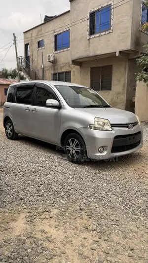 Toyota Sienta 1.5 FWD 2013 Silver