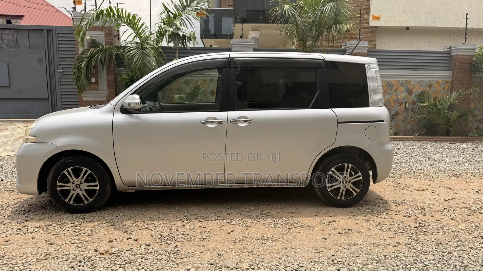 Toyota Sienta 1.5 FWD 2013 Silver