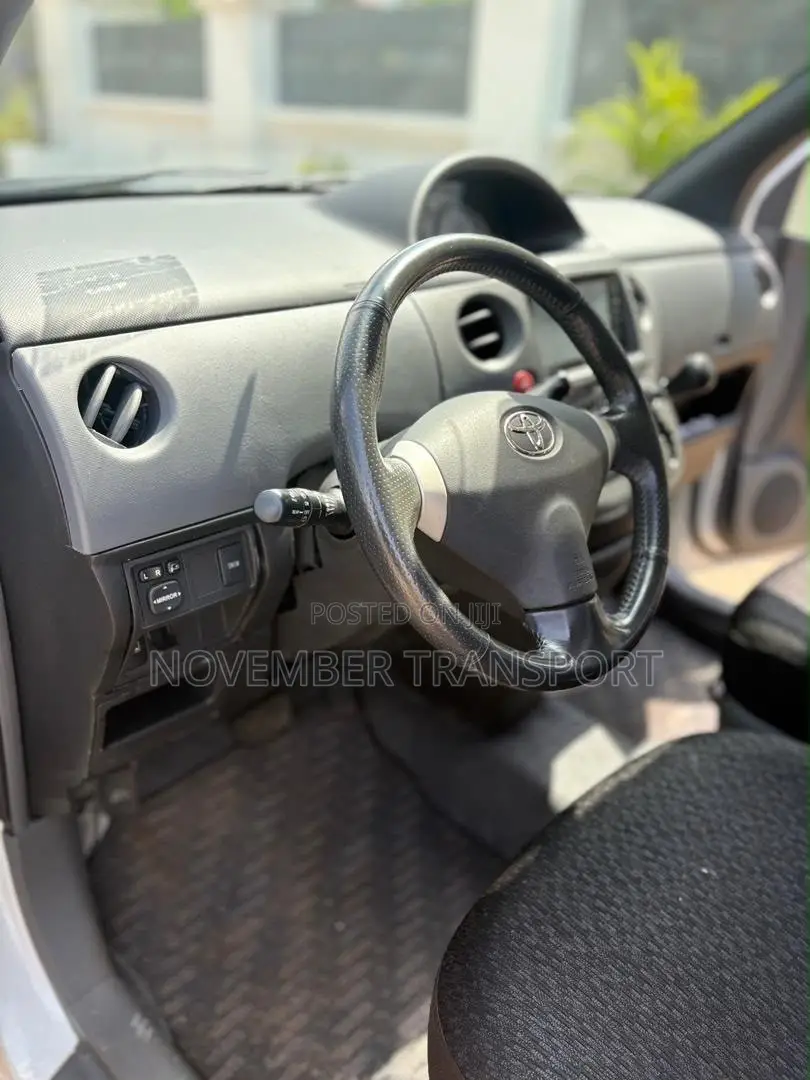 Toyota Sienta 1.5 FWD 2015 White