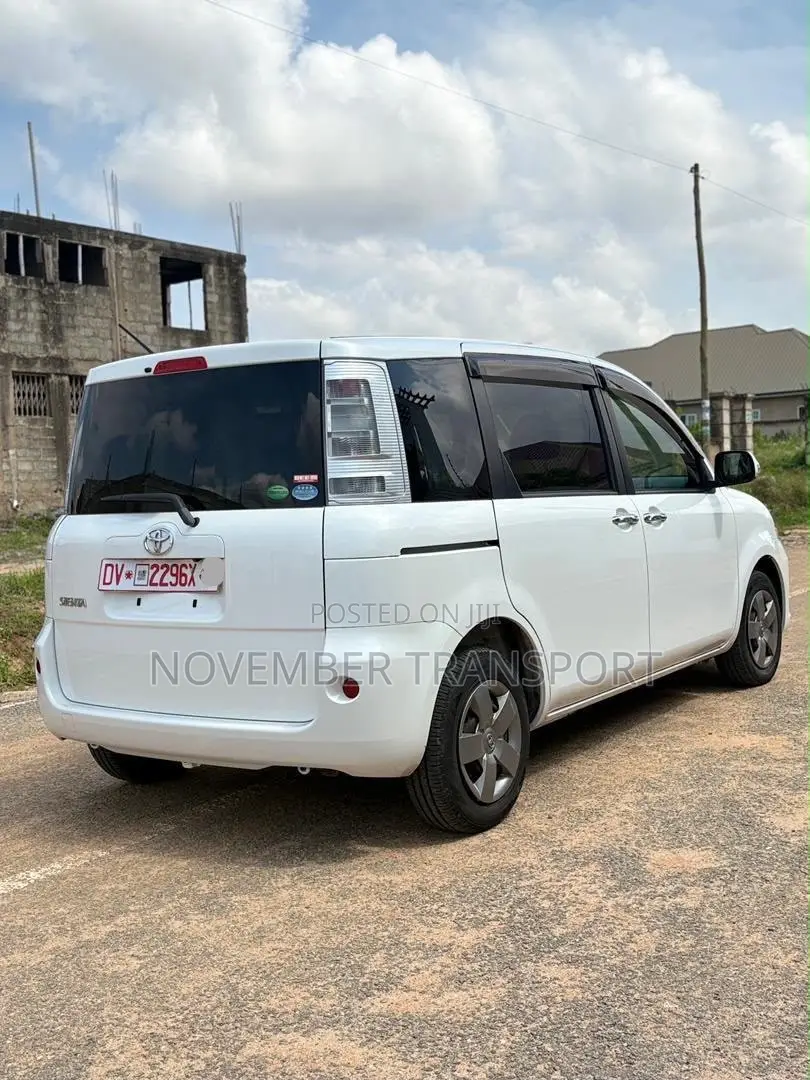 Toyota Sienta 1.5 FWD 2015 White