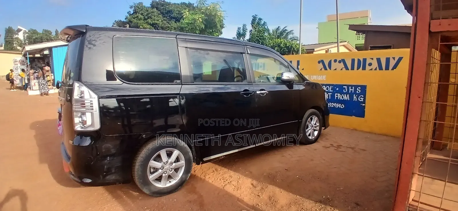 Toyota Voxy X 4WD 8-Seater 2012 Black