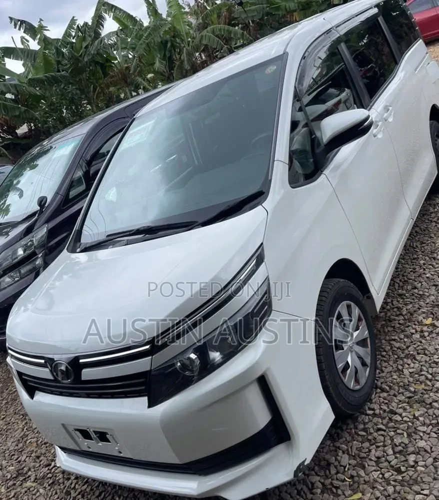 Toyota Voxy 2017 White