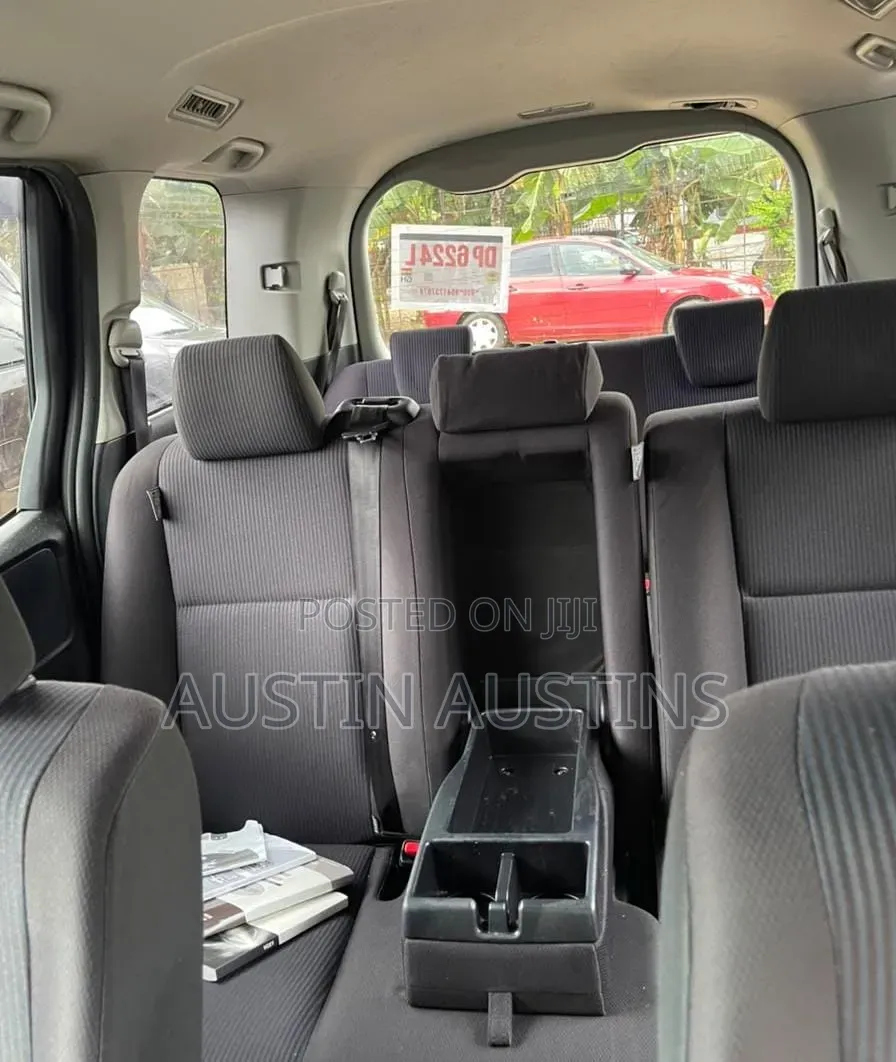 Toyota Voxy 2017 White