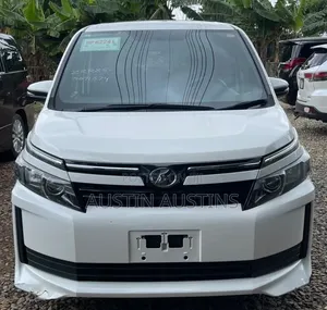 Toyota Voxy 2017 White