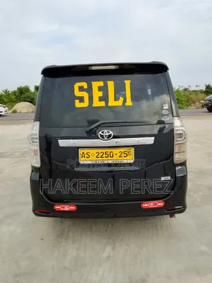 Toyota Voxy X 4WD 7-Seater 2013 Black