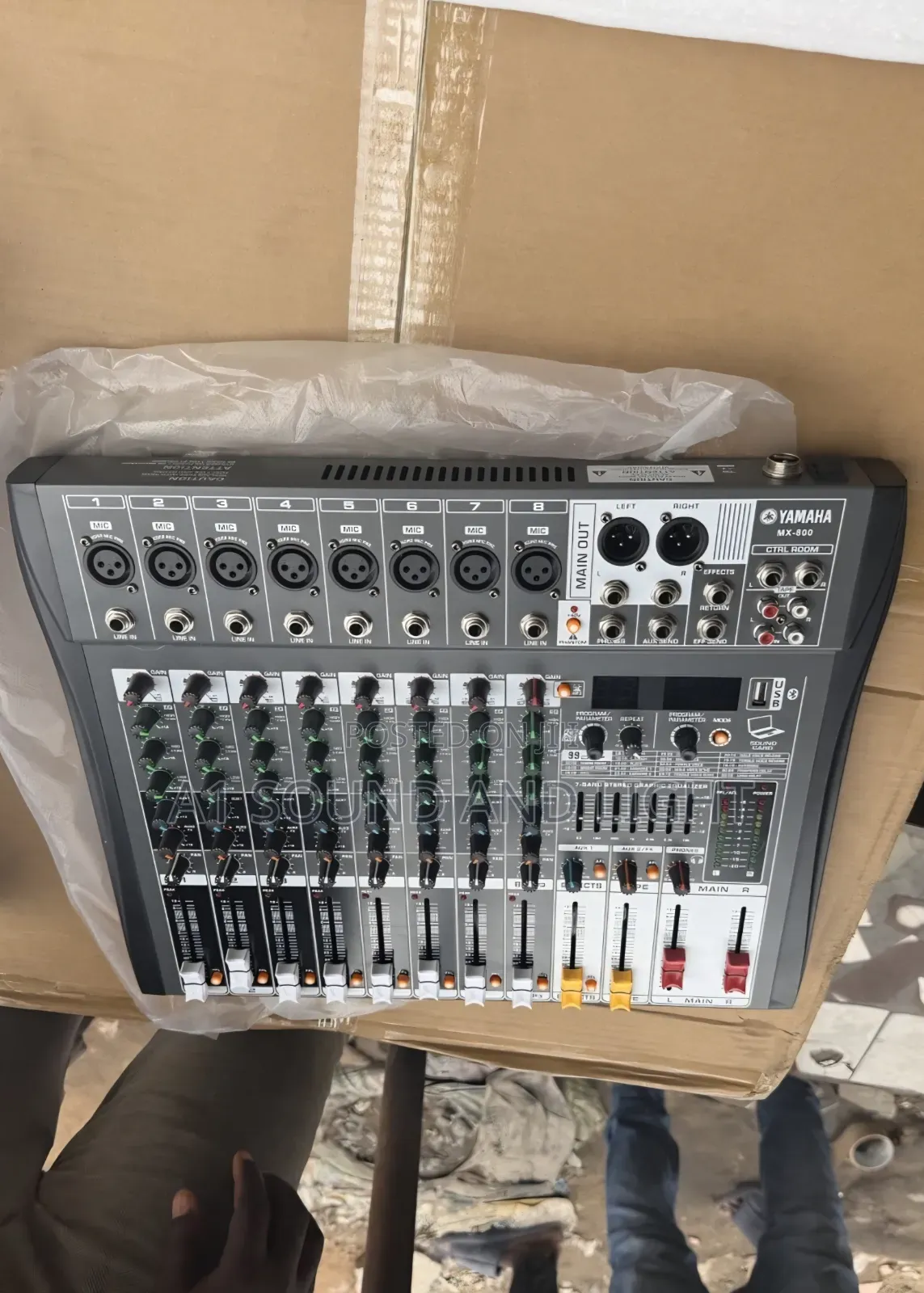 Yamaha MX-800 8 Channels Analog Mixer