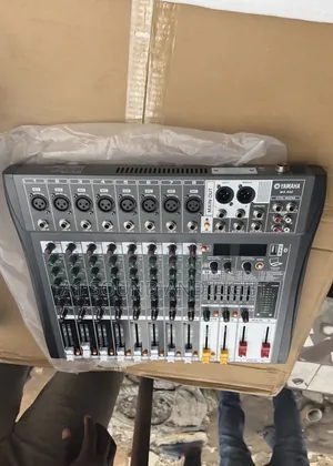 Yamaha MX-800 8 Channels Analog Mixer