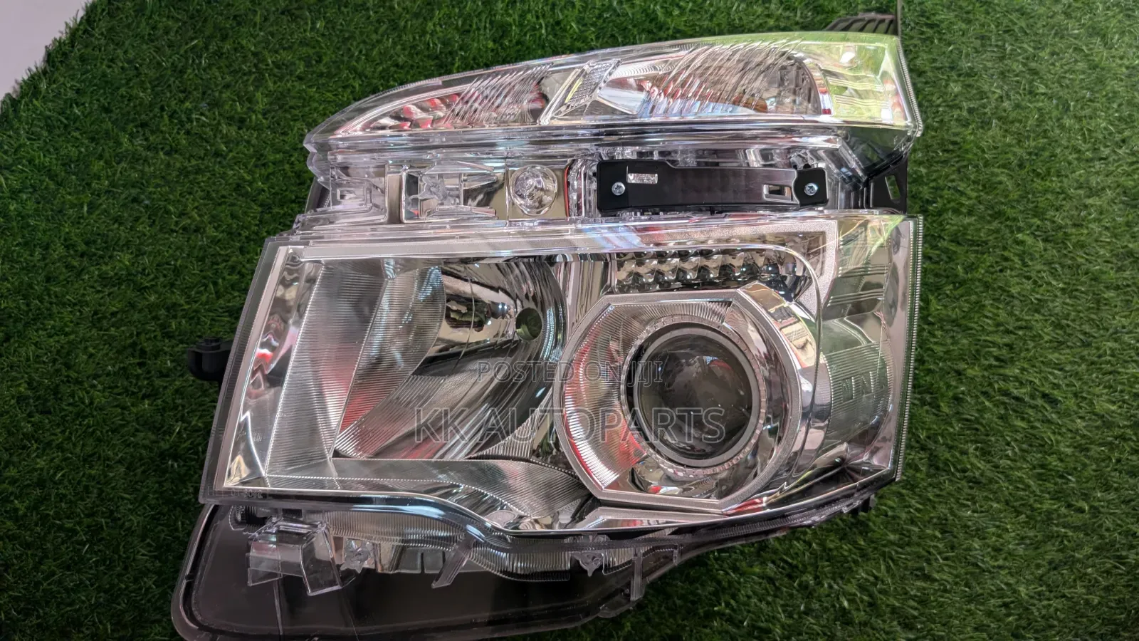 Toyota Voxy 2011,2012,2013 Headlight