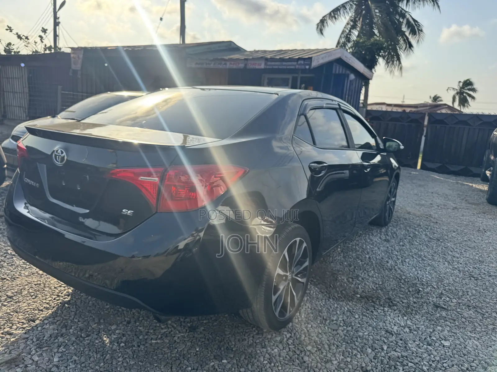 Toyota Corolla SE (1.8L 4cyl 2A) 2018 Black