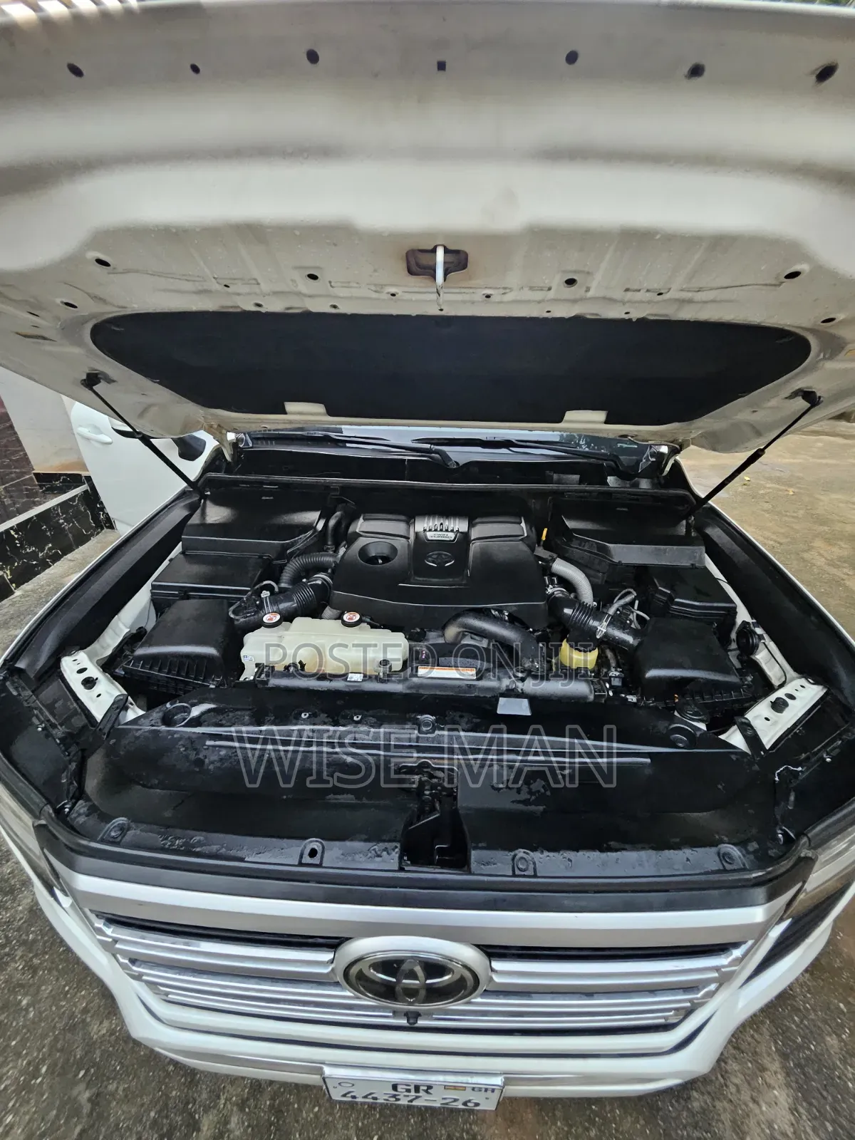 Toyota Land Cruiser LC300 2023 White