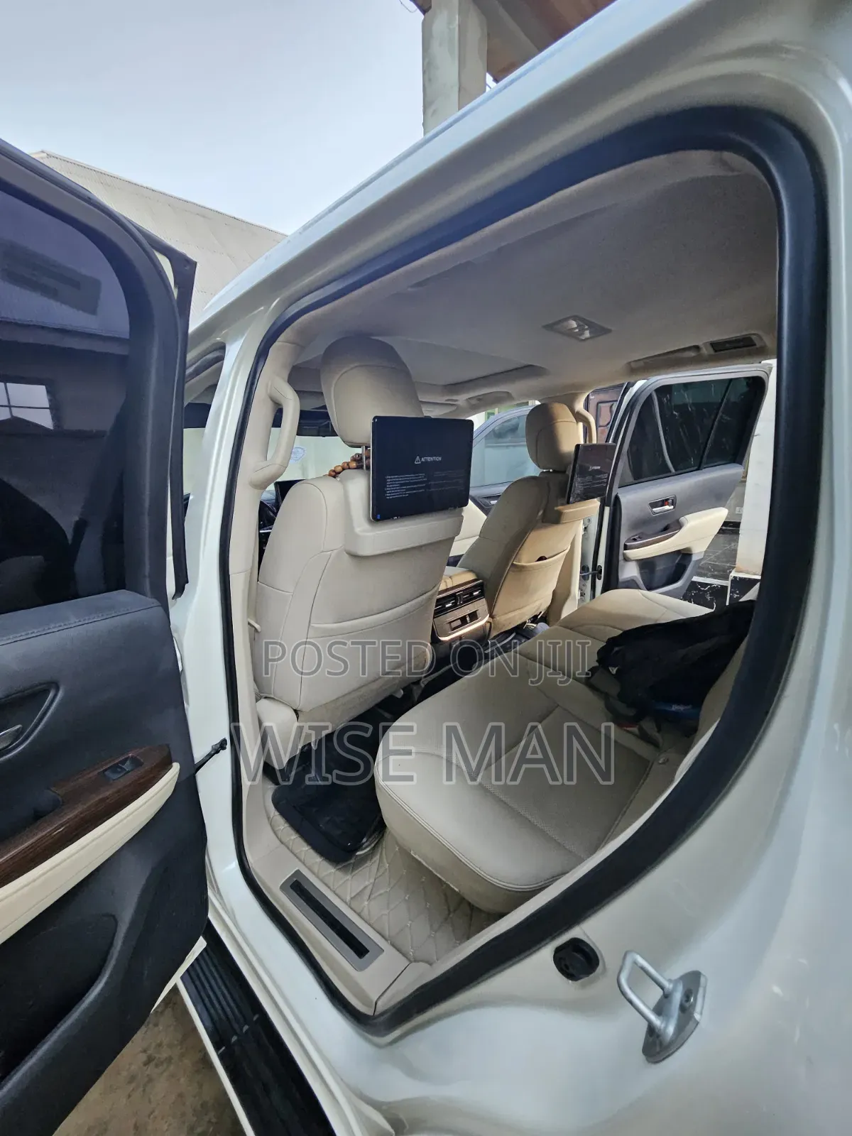Toyota Land Cruiser LC300 2023 White