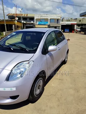 Toyota Vitz 1.3 FWD 3dr 2010 Silver