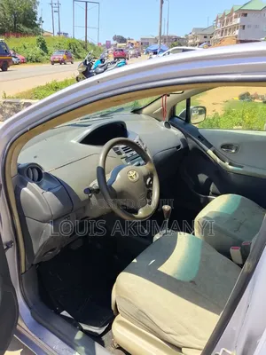 Toyota Vitz 1.3 FWD 3dr 2010 Silver