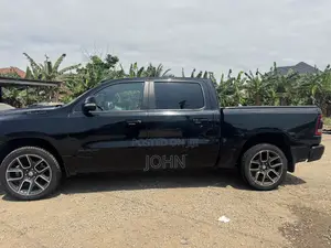 RAM 1500 2021 Black