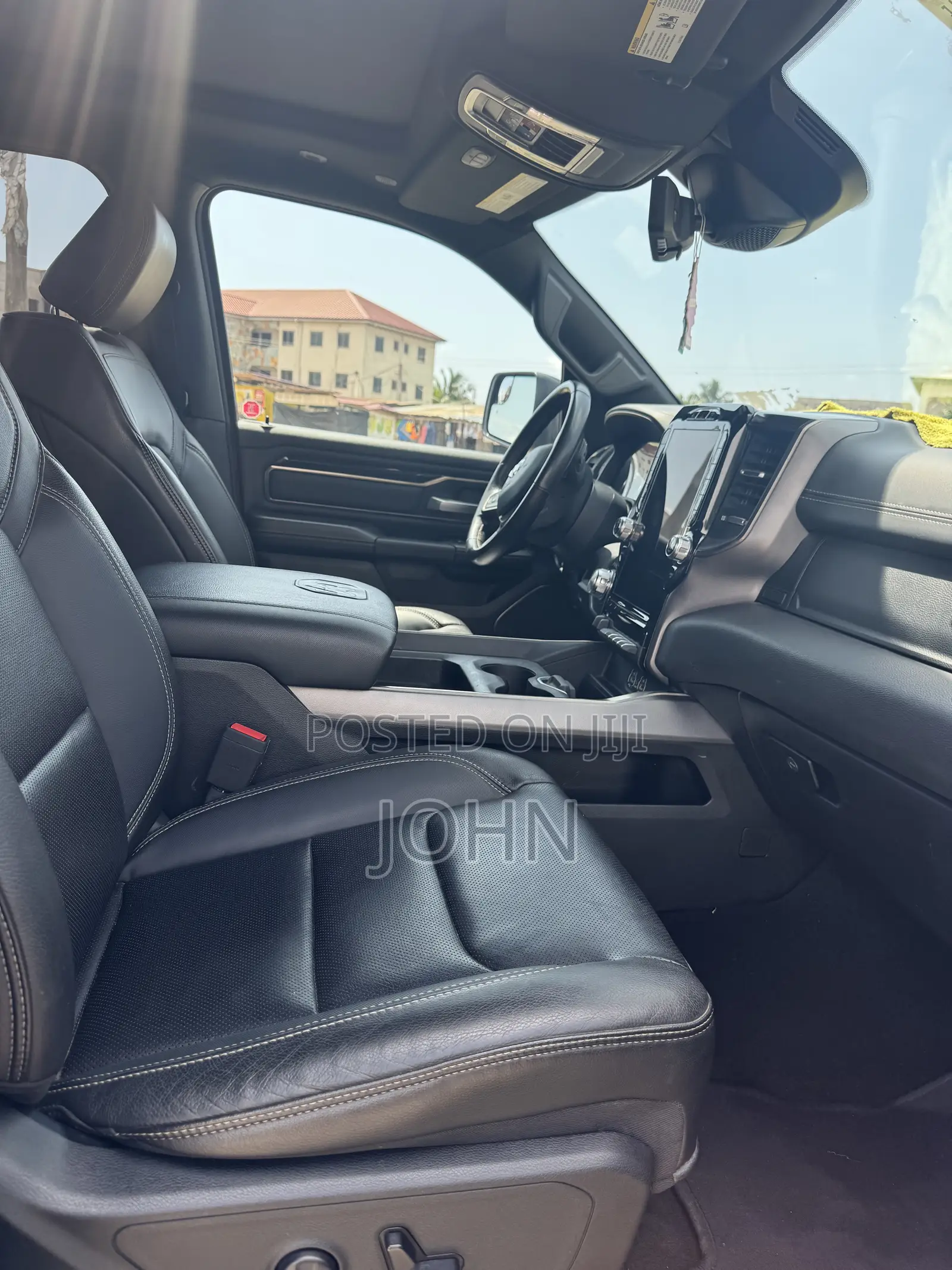 RAM 1500 2021 Black