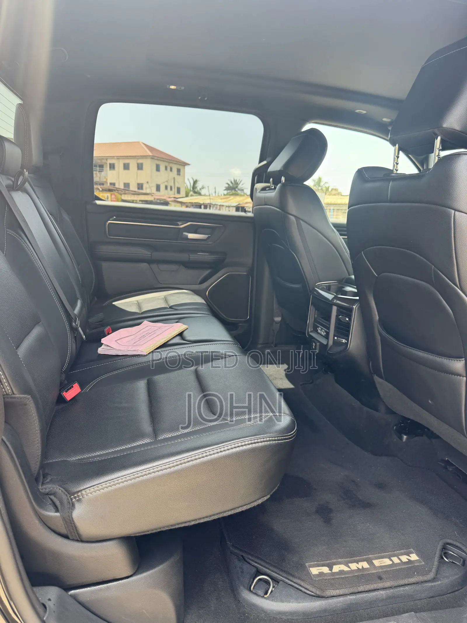 RAM 1500 2021 Black