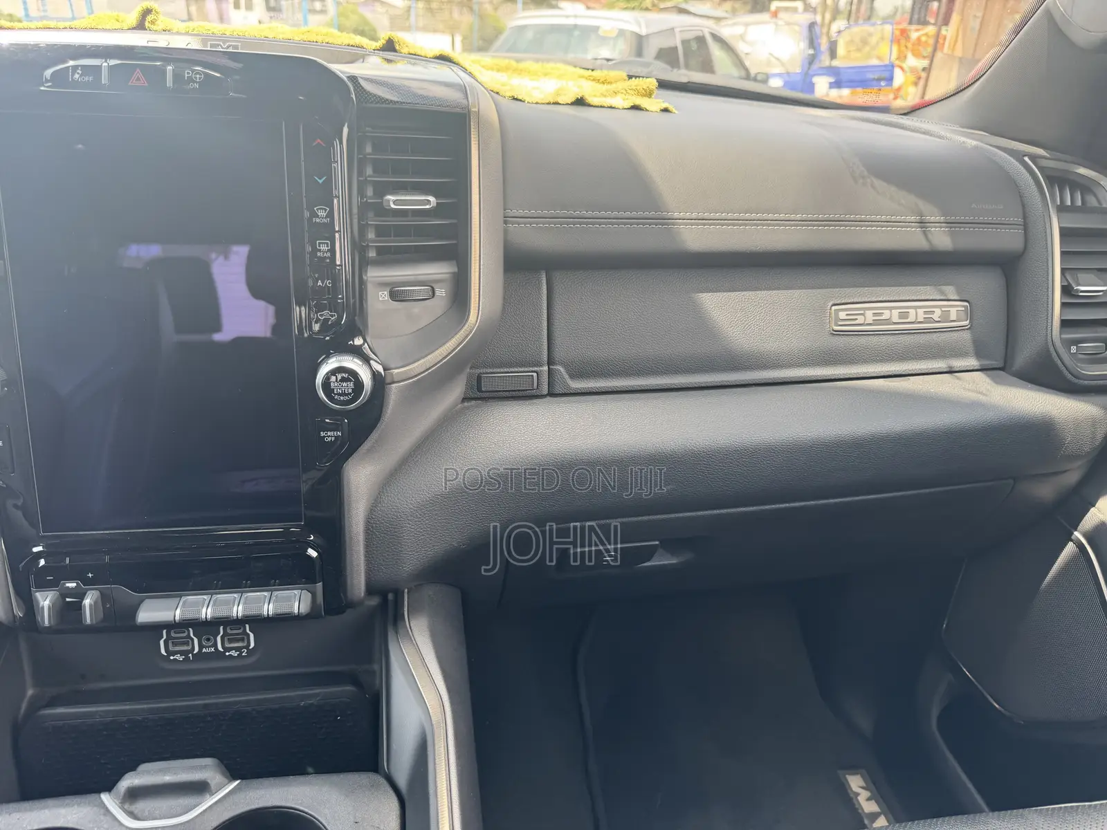 RAM 1500 2021 Black