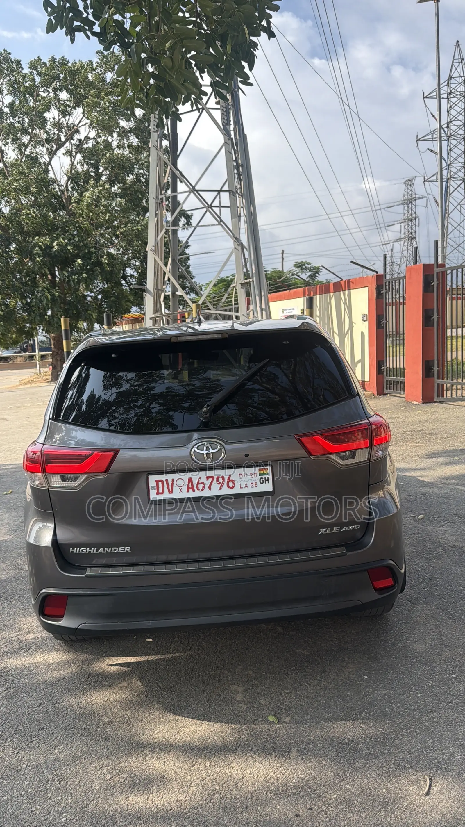 Toyota Highlander XLE 4x4 V6 (3.5L 6cyl 8A) 2018 Gray