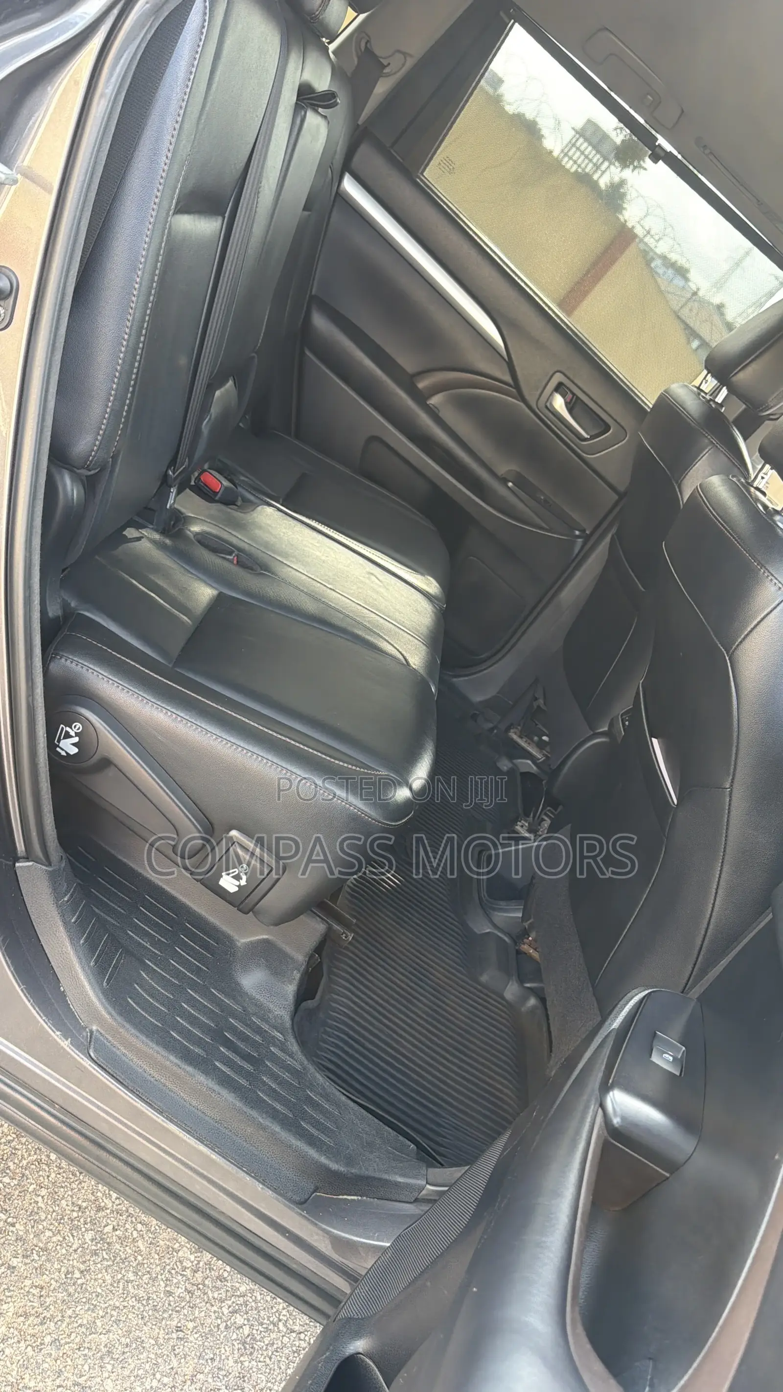 Toyota Highlander XLE 4x4 V6 (3.5L 6cyl 8A) 2018 Gray