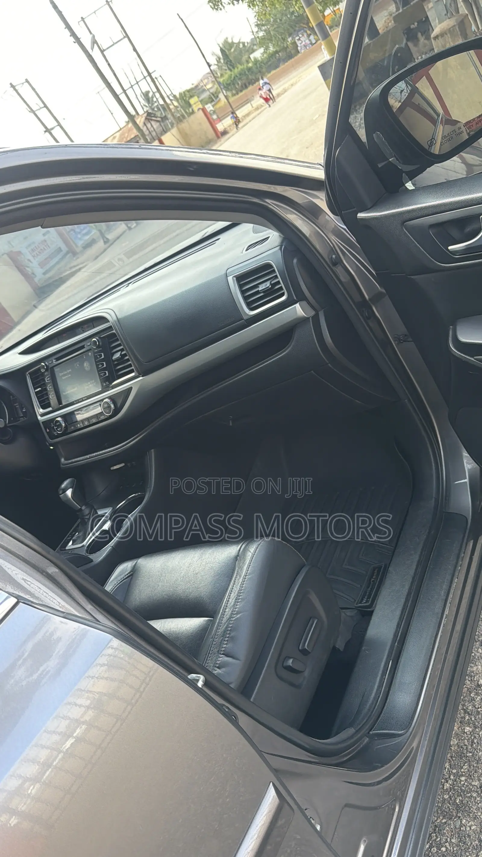 Toyota Highlander XLE 4x4 V6 (3.5L 6cyl 8A) 2018 Gray