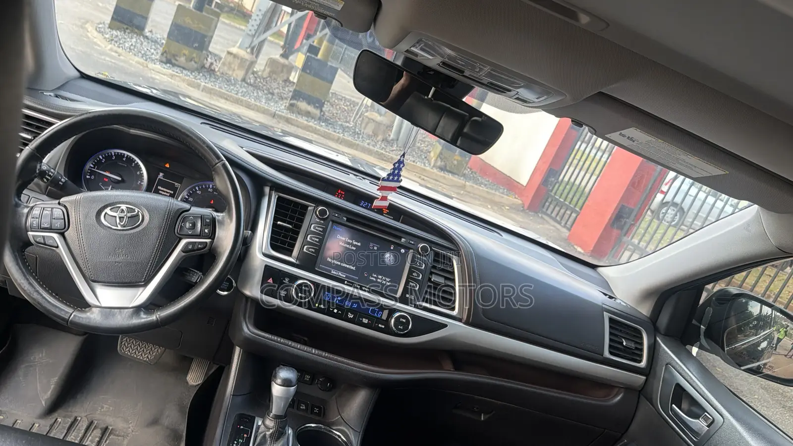 Toyota Highlander XLE 4x4 V6 (3.5L 6cyl 8A) 2018 Gray