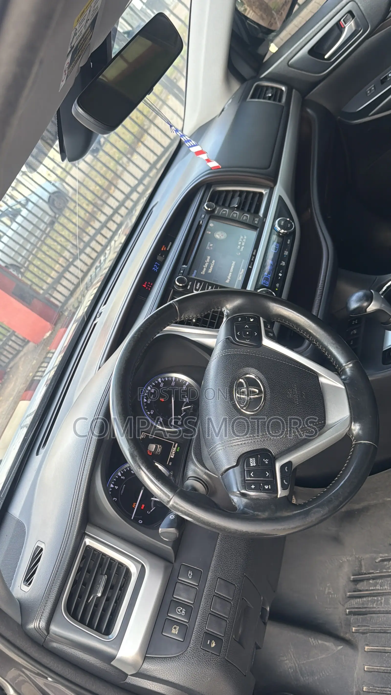 Toyota Highlander XLE 4x4 V6 (3.5L 6cyl 8A) 2018 Gray