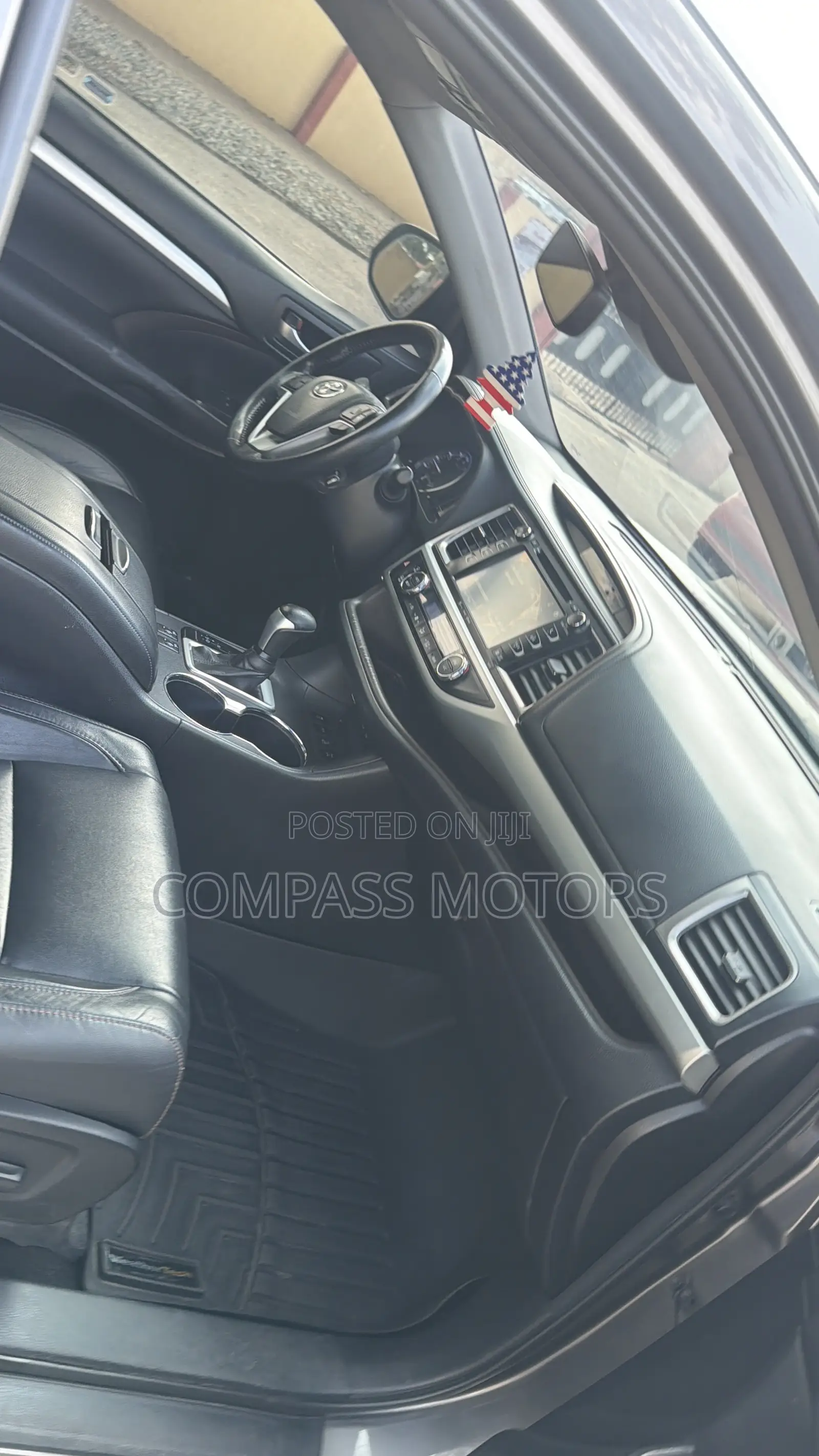 Toyota Highlander XLE 4x4 V6 (3.5L 6cyl 8A) 2018 Gray