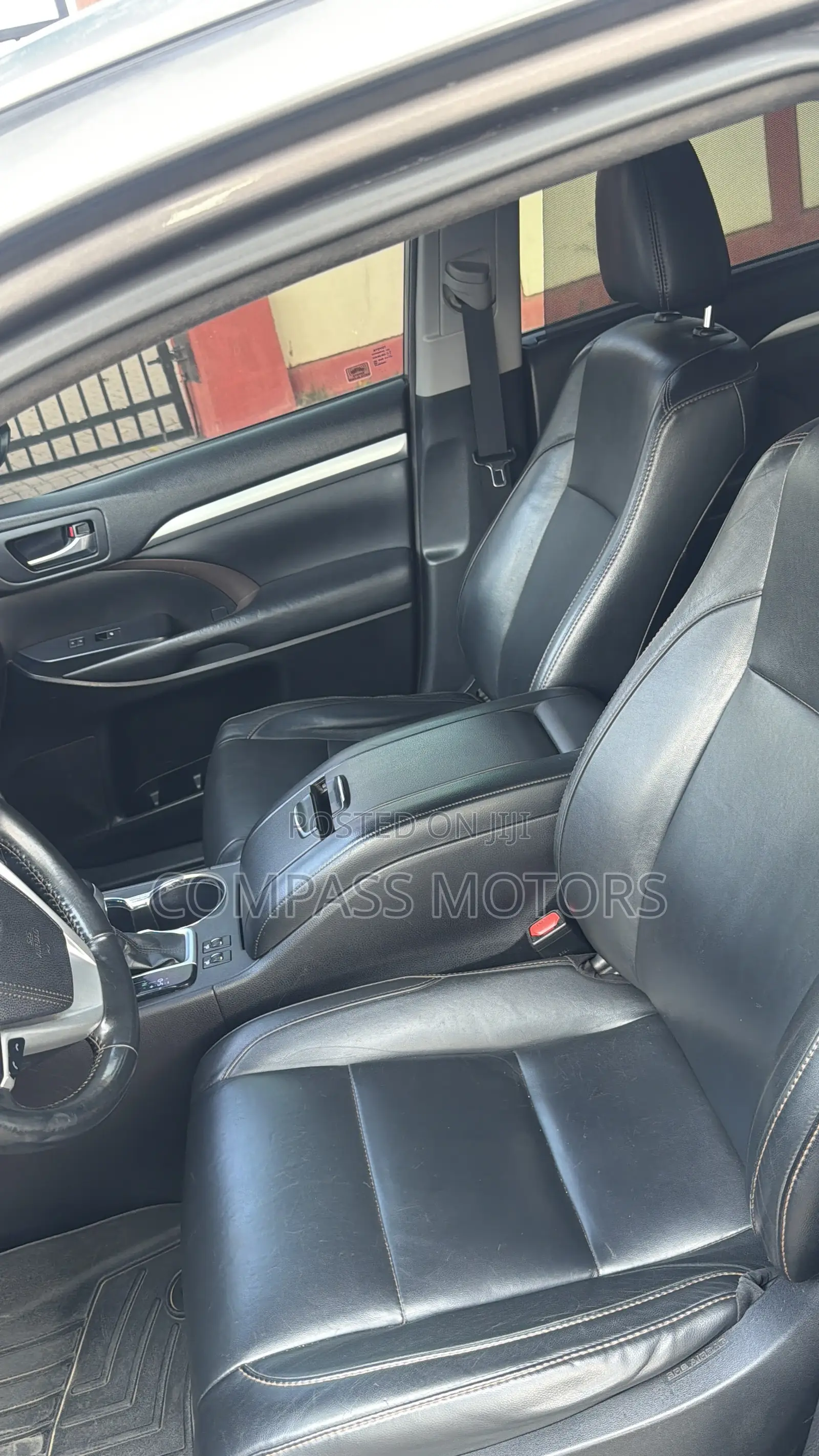 Toyota Highlander XLE 4x4 V6 (3.5L 6cyl 8A) 2018 Gray