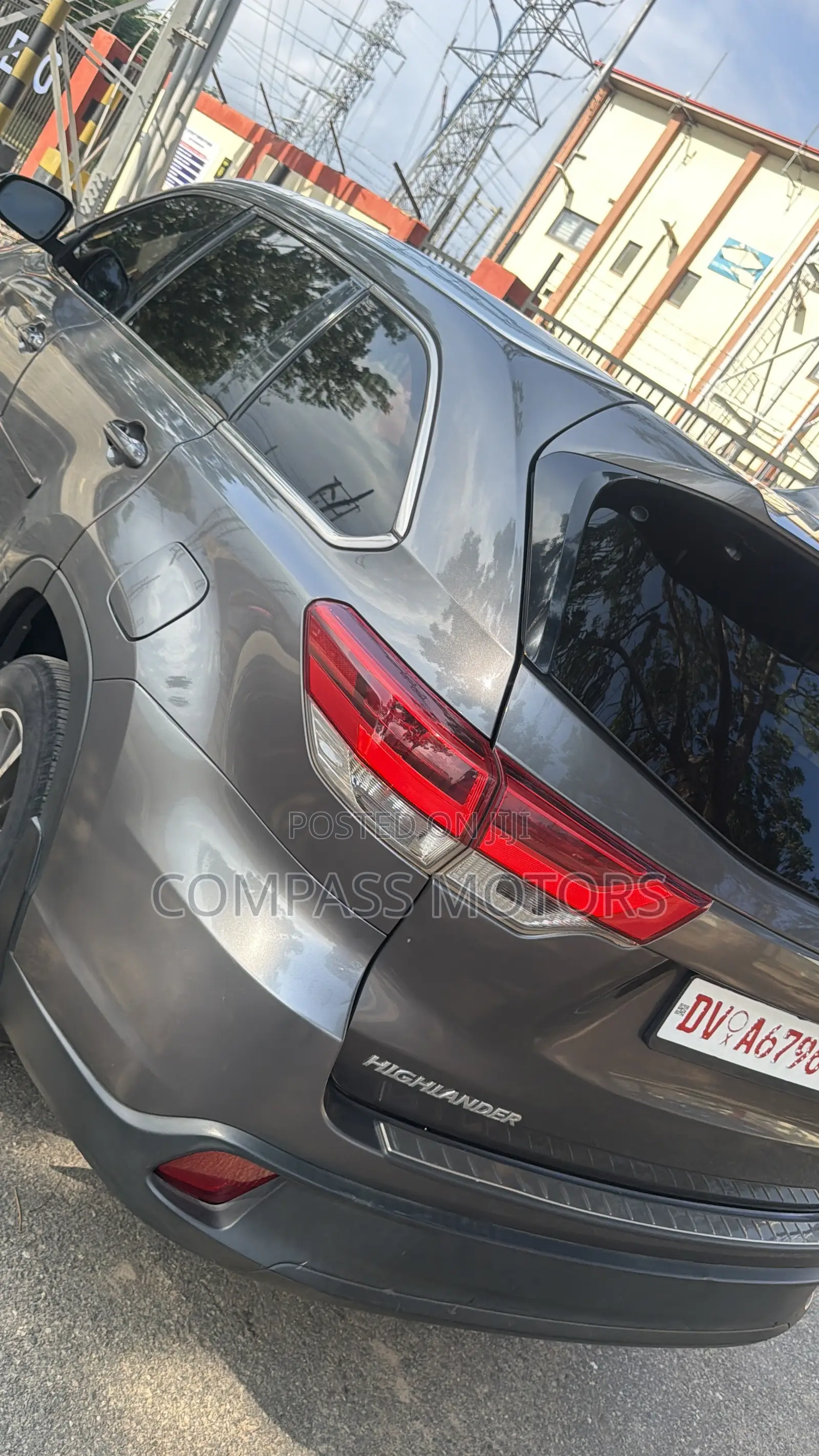 Toyota Highlander XLE 4x4 V6 (3.5L 6cyl 8A) 2018 Gray