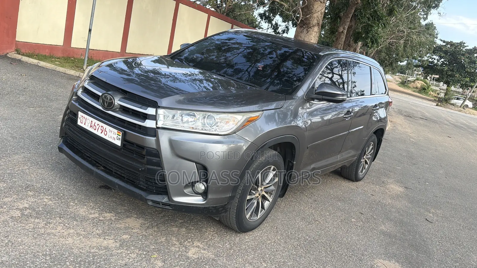 Toyota Highlander XLE 4x4 V6 (3.5L 6cyl 8A) 2018 Gray