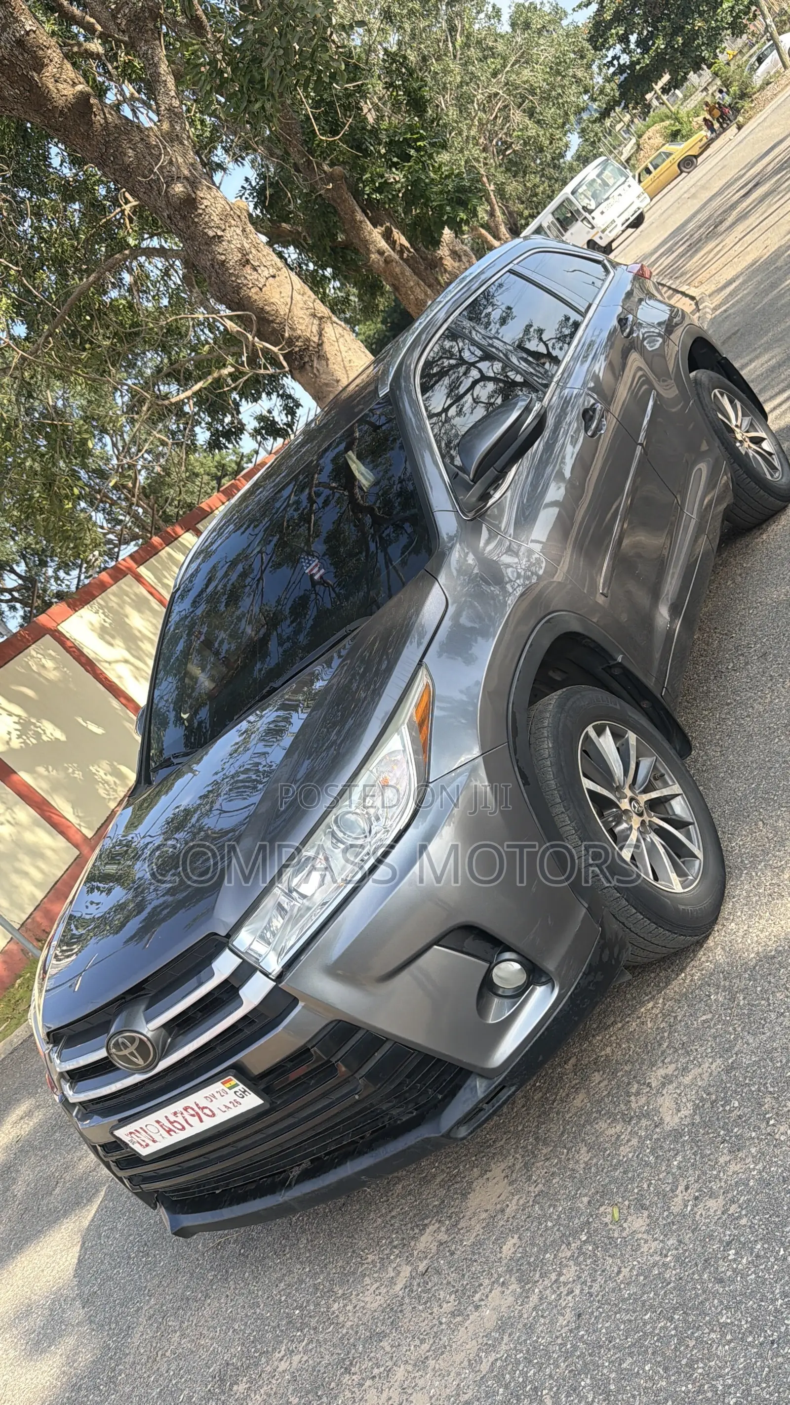 Toyota Highlander XLE 4x4 V6 (3.5L 6cyl 8A) 2018 Gray