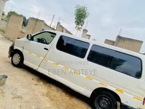 Toyota HiAce 2012 White