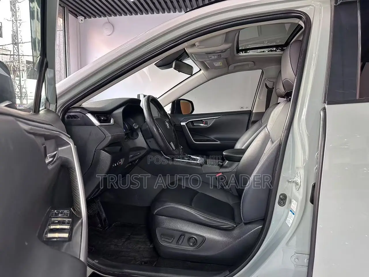 Toyota RAV4 2020 Green