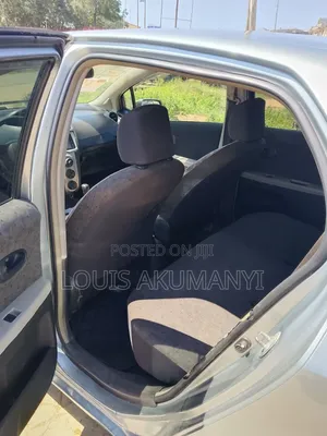 Toyota Vitz 2010 Silver