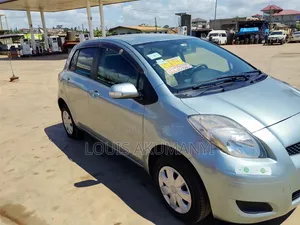 Toyota Vitz 2010 Silver