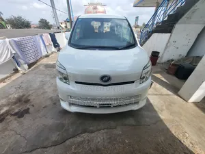 Toyota Voxy Z 2WD 8-Seater 2010 White