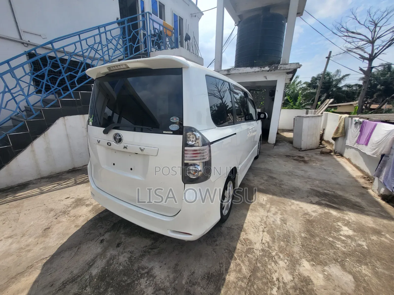 Toyota Voxy Z 2WD 8-Seater 2010 White