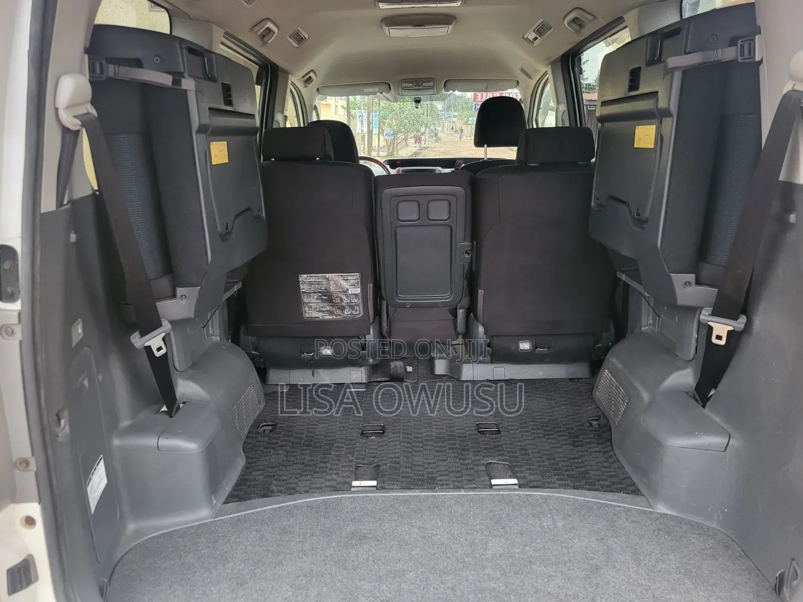 Toyota Voxy Z 2WD 8-Seater 2010 White
